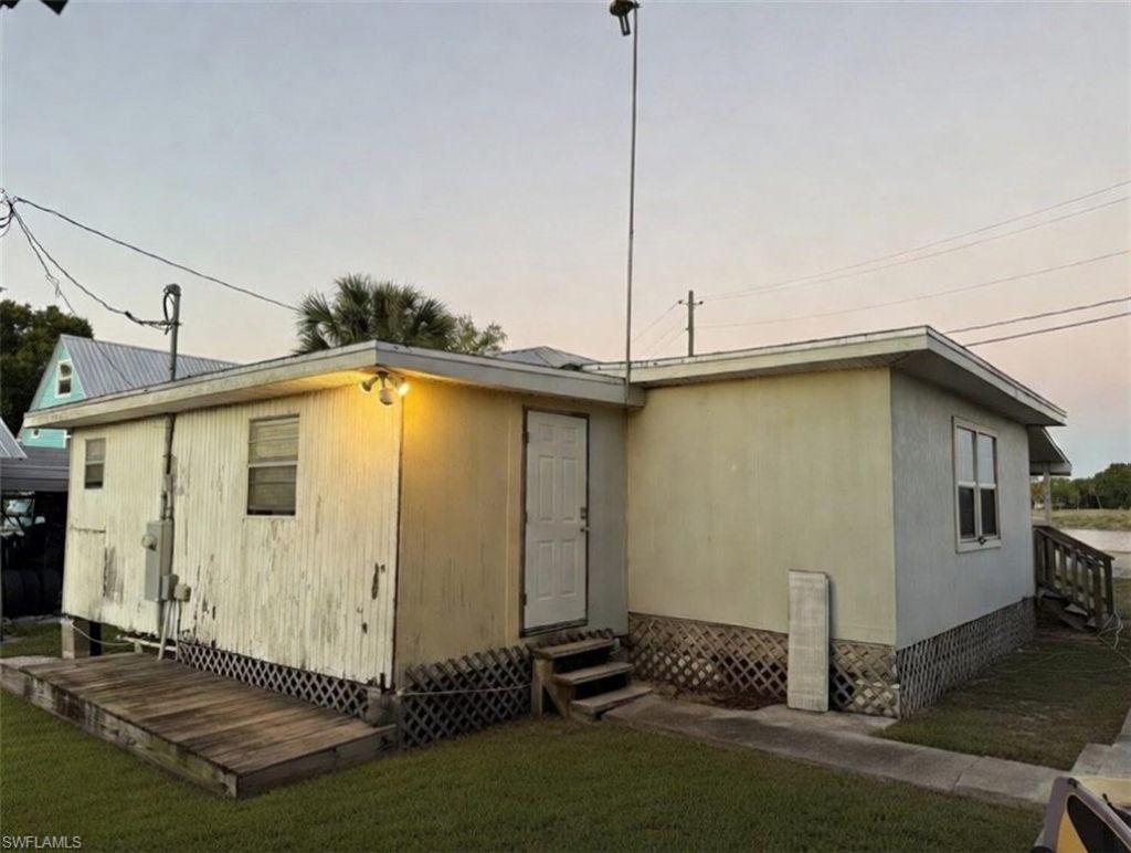 815 Riverside Dr, Moore Haven, FL 33471 Photo