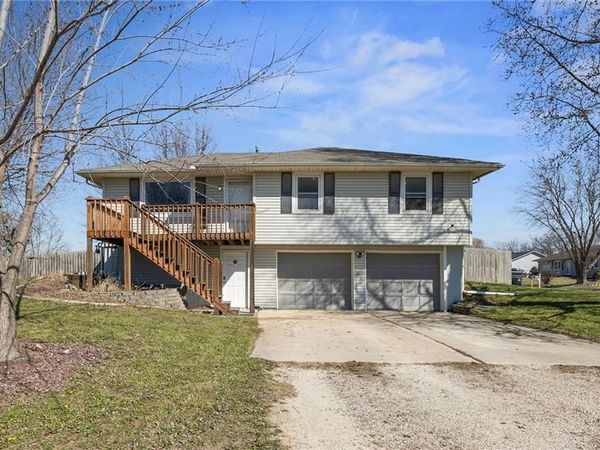 271 NW 75 Road, Centerview, MO 64019