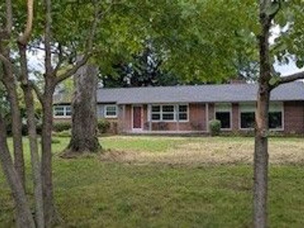 1215 Meadow Rd, Cookeville, TN 38501