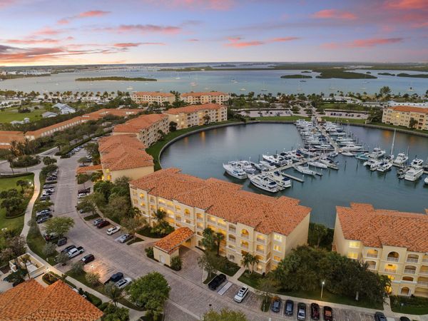 14 Harbour Isle Drive W, Unit Ph01, Fort Pierce, FL 34949