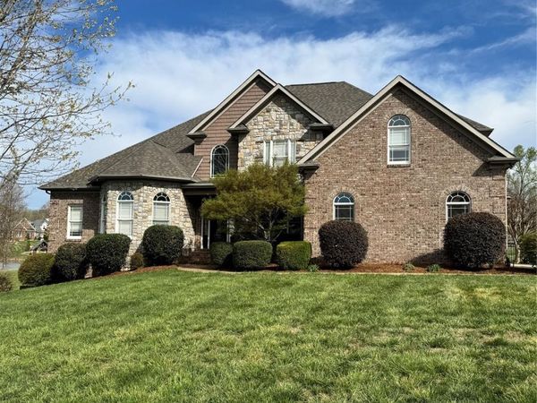 5873 Bakers Point , Hickory, NC 28602