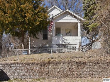 2420 S 8th Street, Omaha, NE 68108