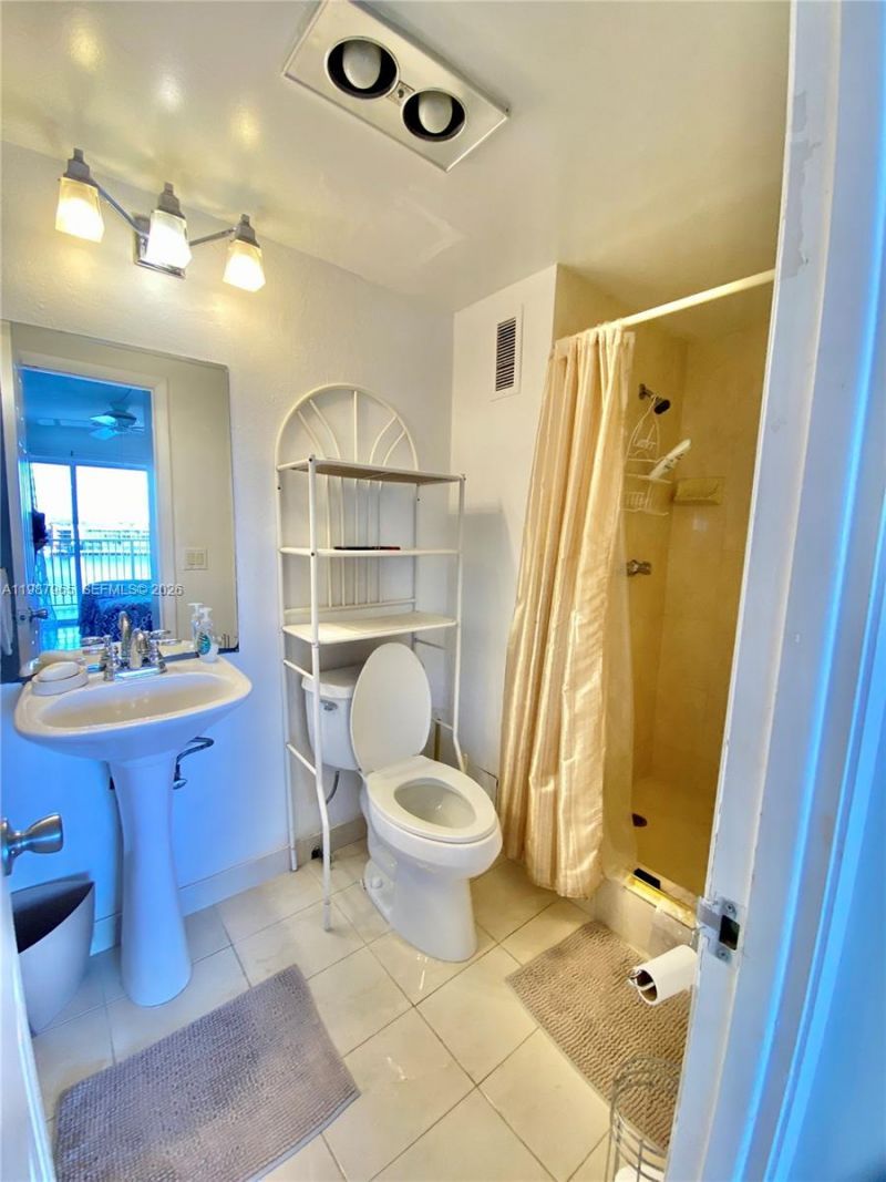 400 Golden Isles Dr, Unit 43, Hallandale Beach, FL 33009 Photo