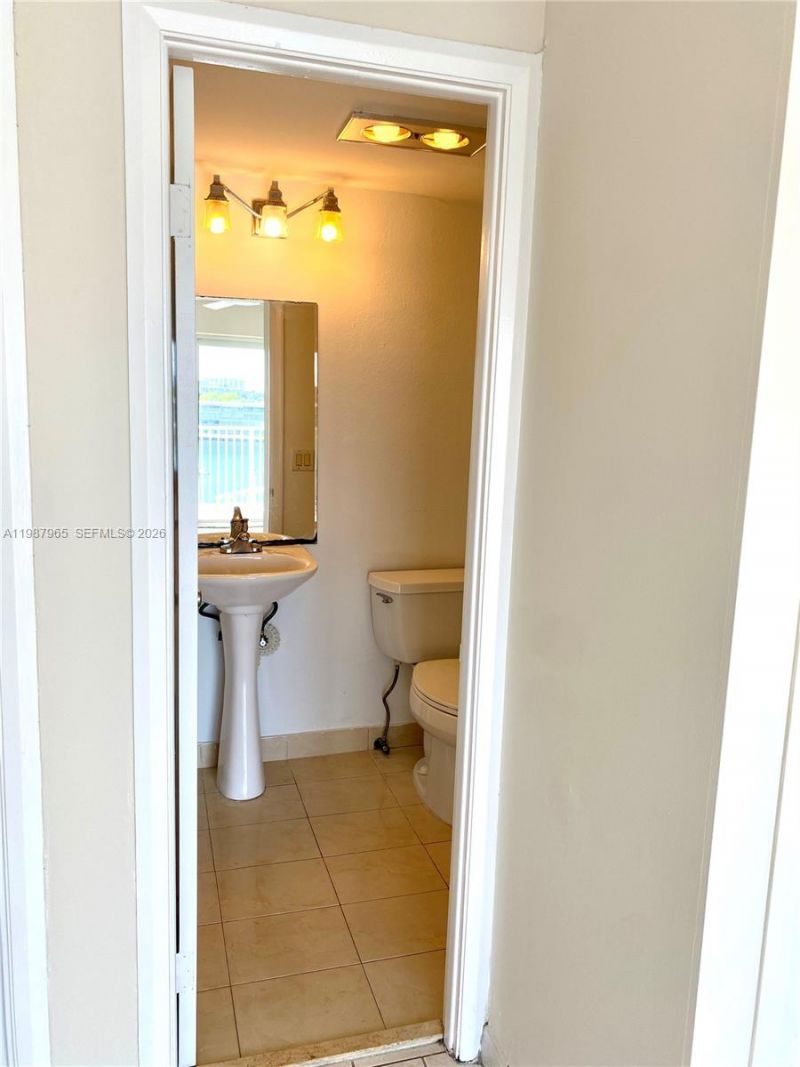 400 Golden Isles Dr, Unit 43, Hallandale Beach, FL 33009 Photo