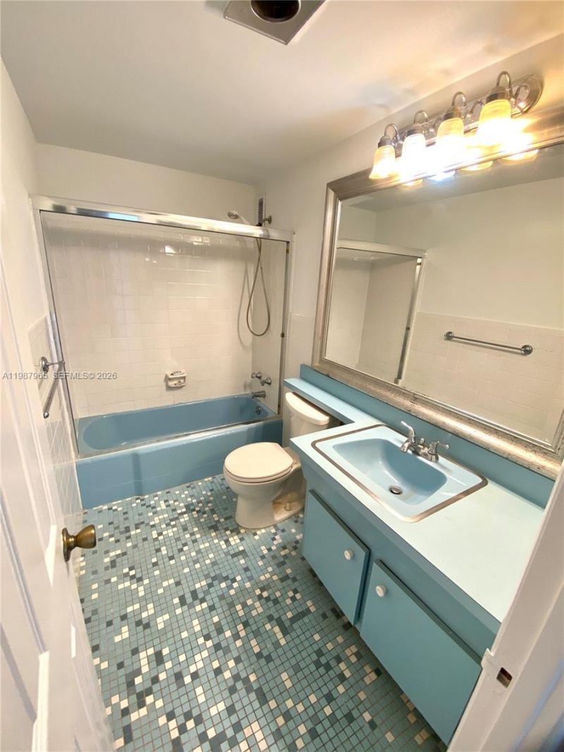 400 Golden Isles Dr, Unit 43, Hallandale Beach, FL 33009 Photo