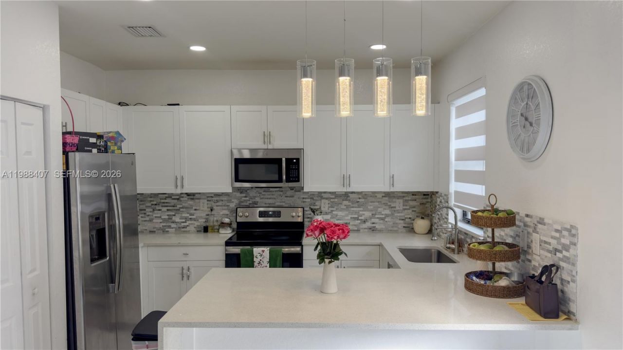 3318 W 106th Ter , Hialeah, FL 33018 Photo