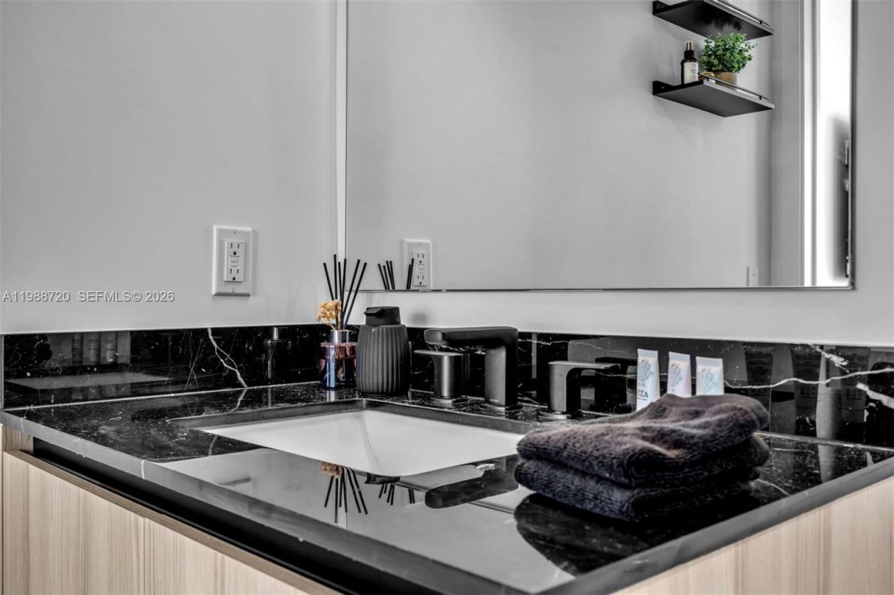 225 N Miami Ave, Unit 1701, Miami, FL 33131 Photo