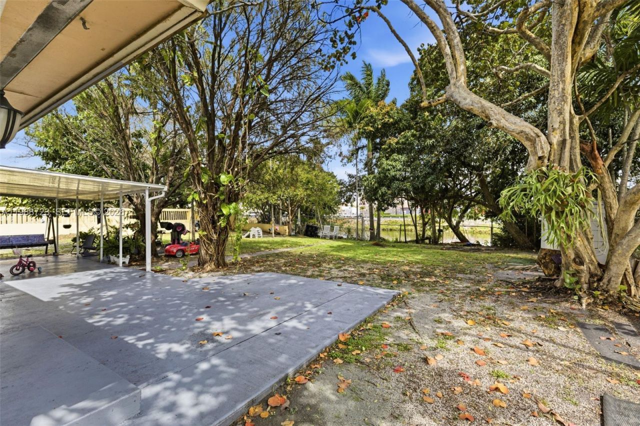 13 S Royal Poinciana Blvd, Unit 24, Miami Springs, FL 33166 Photo