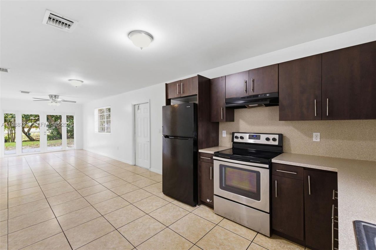 13 S Royal Poinciana Blvd, Unit 24, Miami Springs, FL 33166 Photo