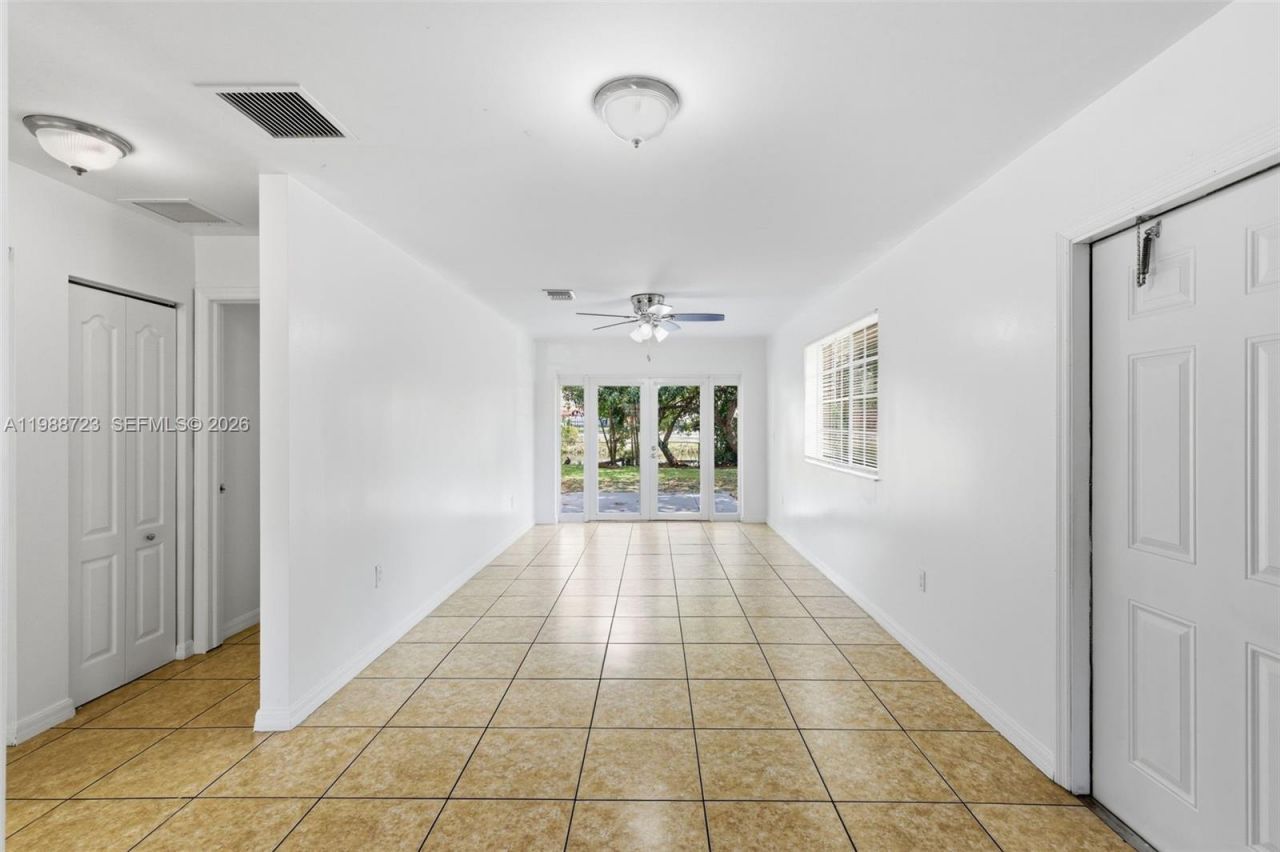 13 S Royal Poinciana Blvd, Unit 24, Miami Springs, FL 33166 Photo
