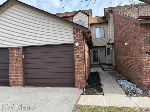 6680 Ridgefield Circle Circle, West Bloomfield Twp, MI 48322