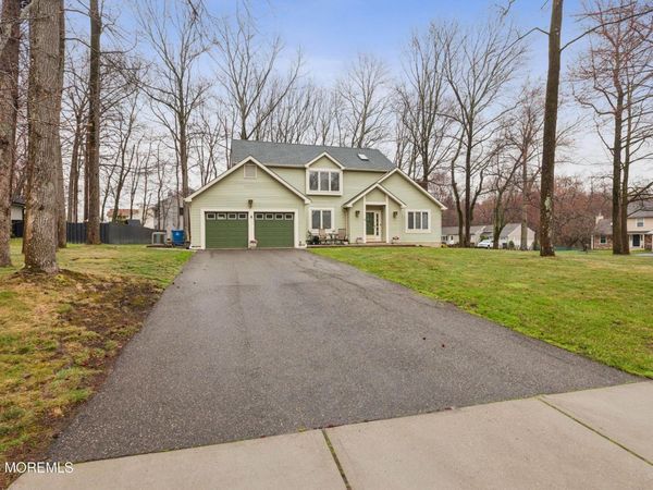 2 Grenoble Court, Matawan, NJ 07747