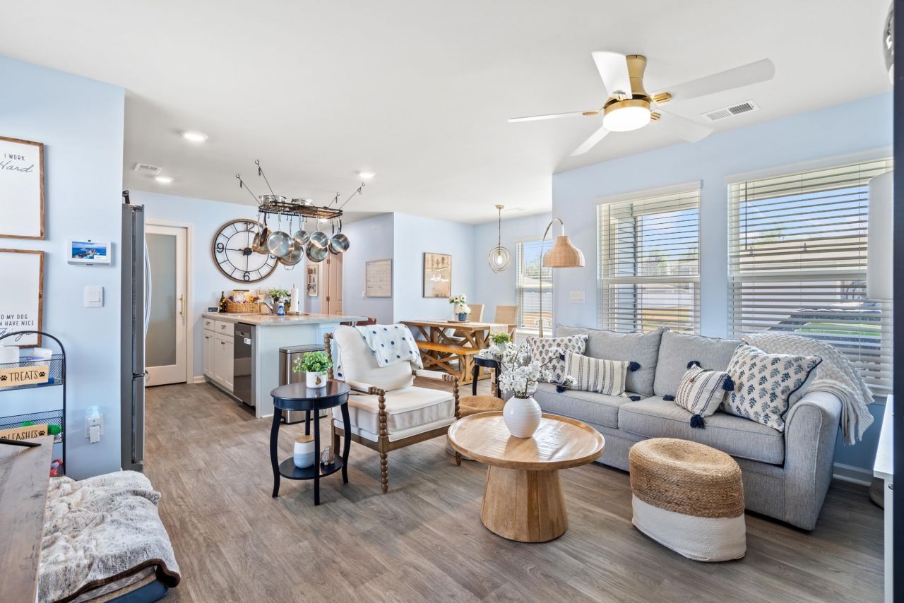 920 Akron St. Photo 11