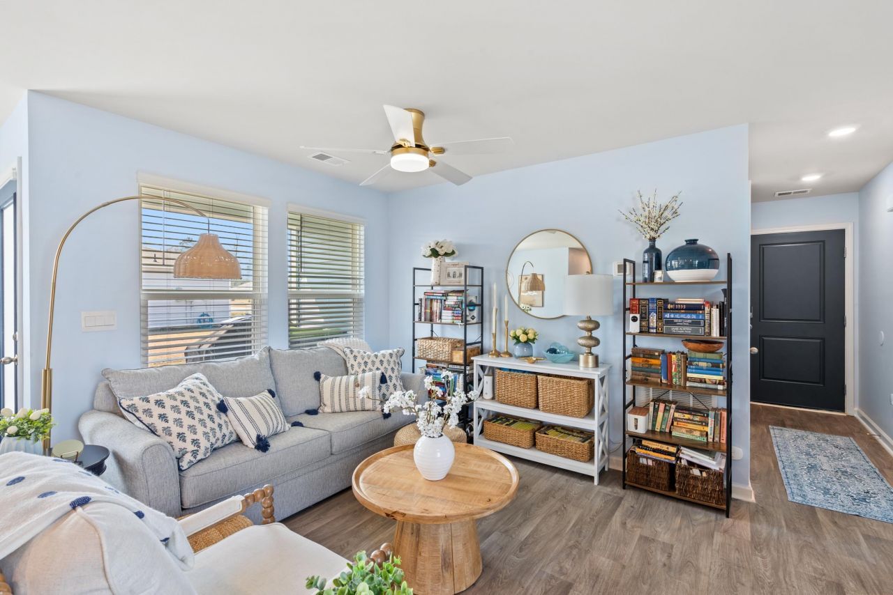 920 Akron St. Photo 13