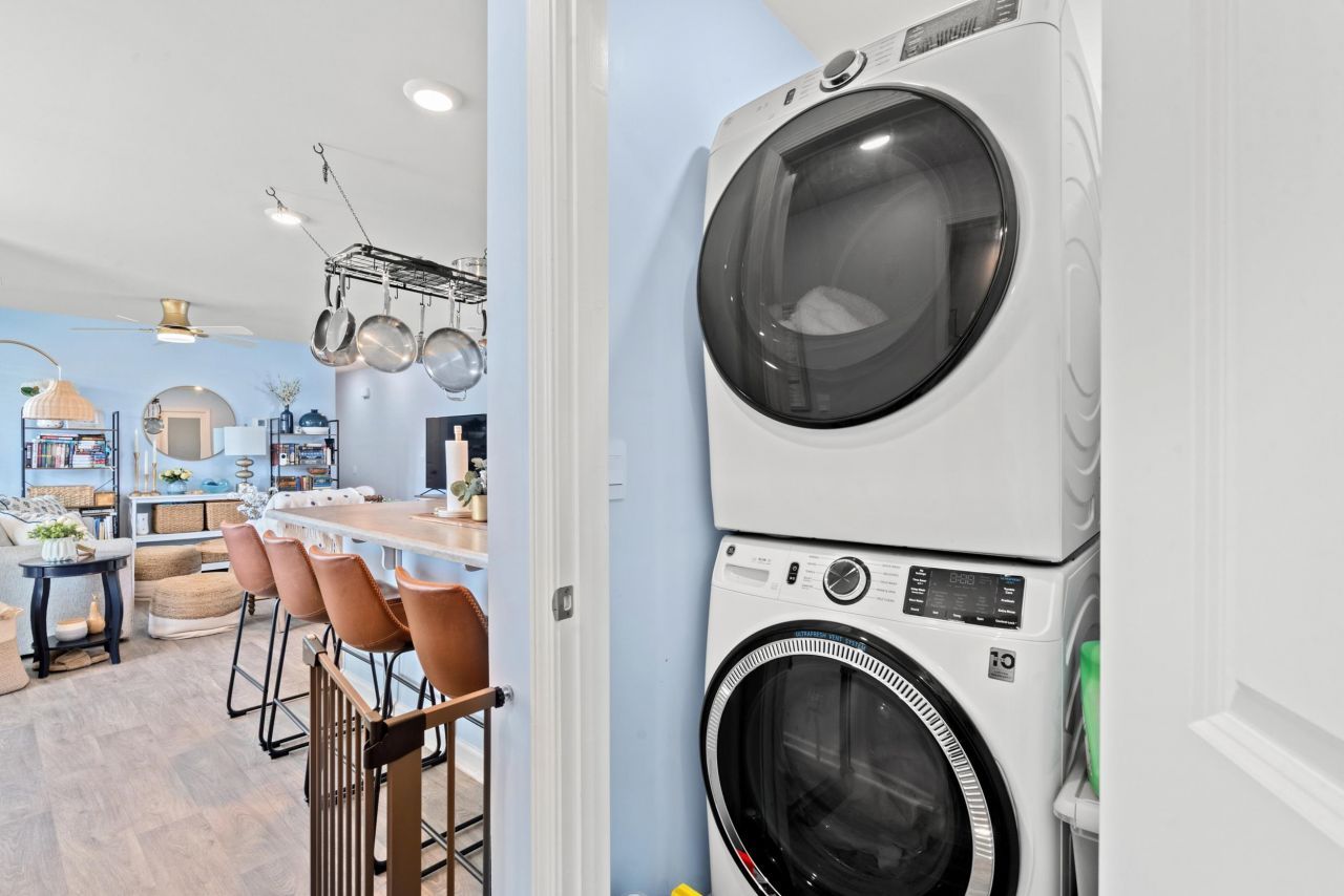 920 Akron St. Photo 14