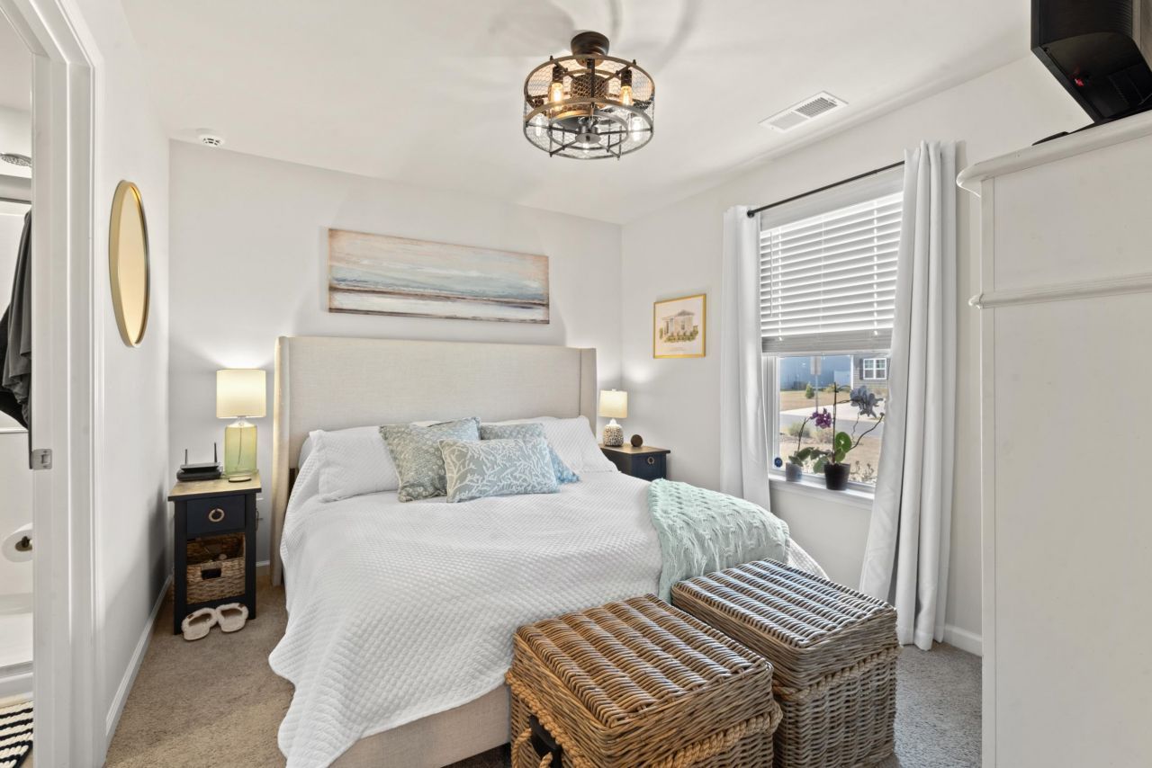 920 Akron St. Photo 15