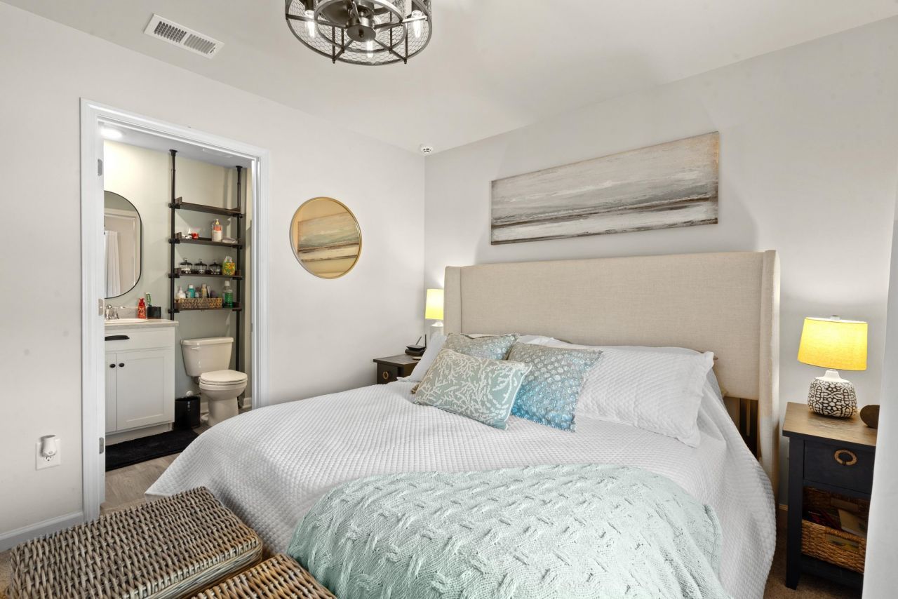 920 Akron St. Photo 17