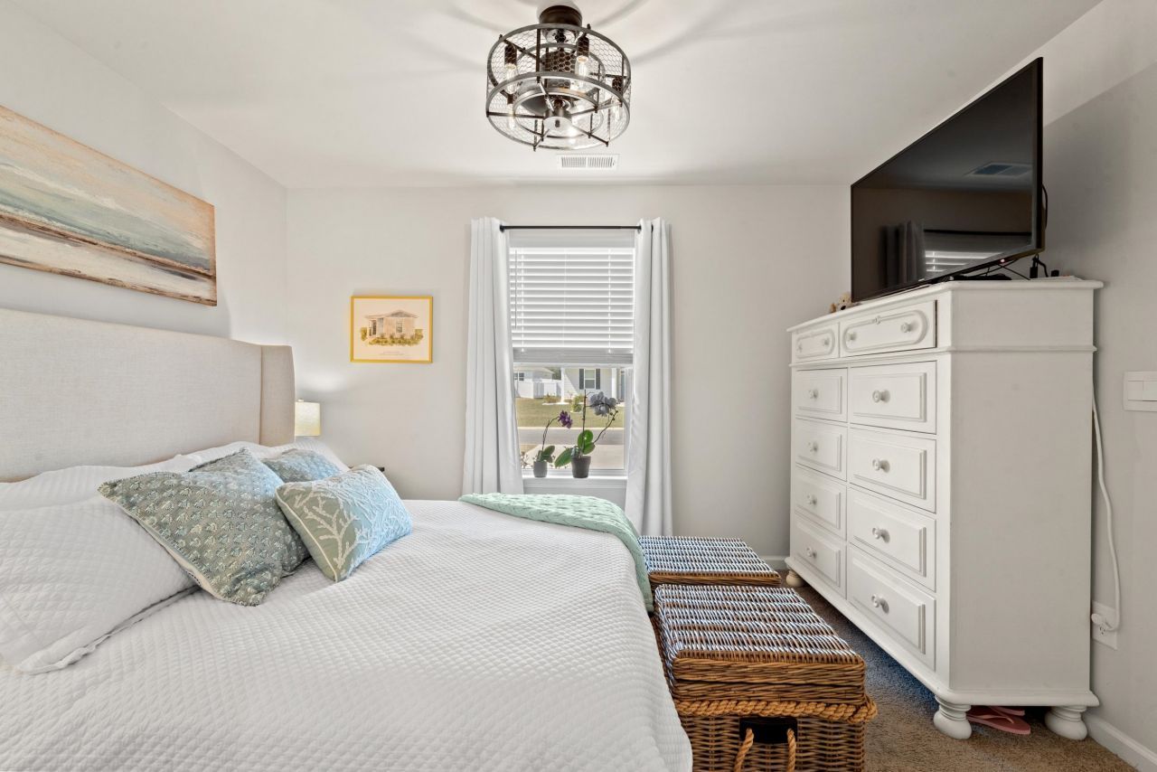 920 Akron St. Photo 18