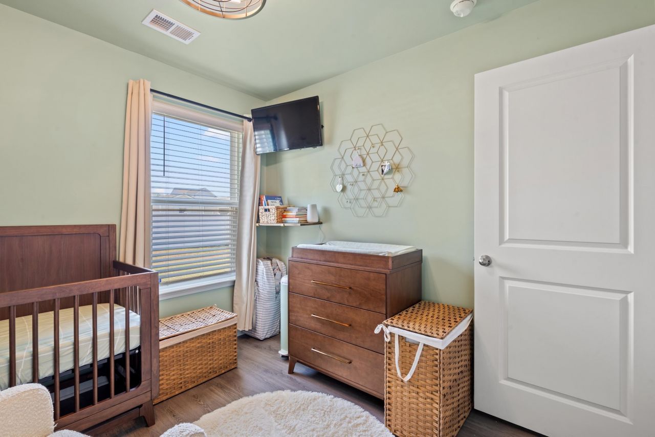 920 Akron St. Photo 19