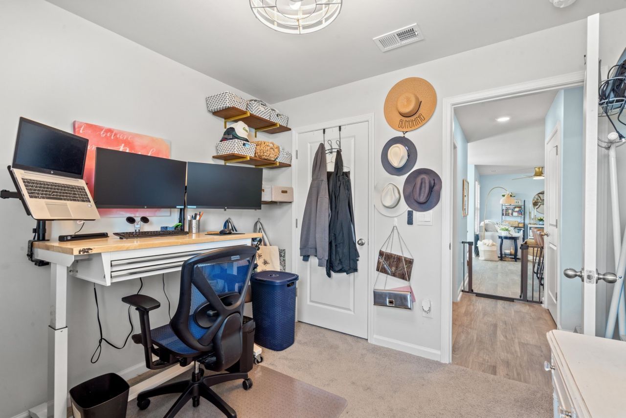 920 Akron St. Photo 23