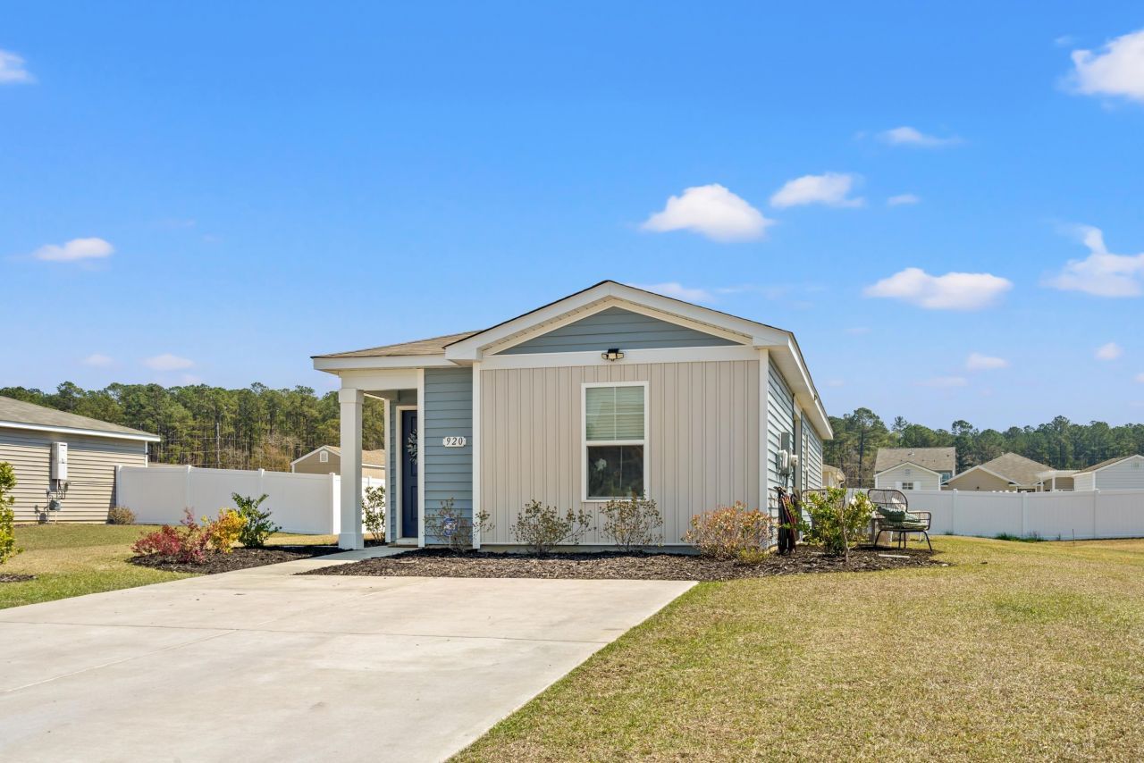 920 Akron St. Photo 27