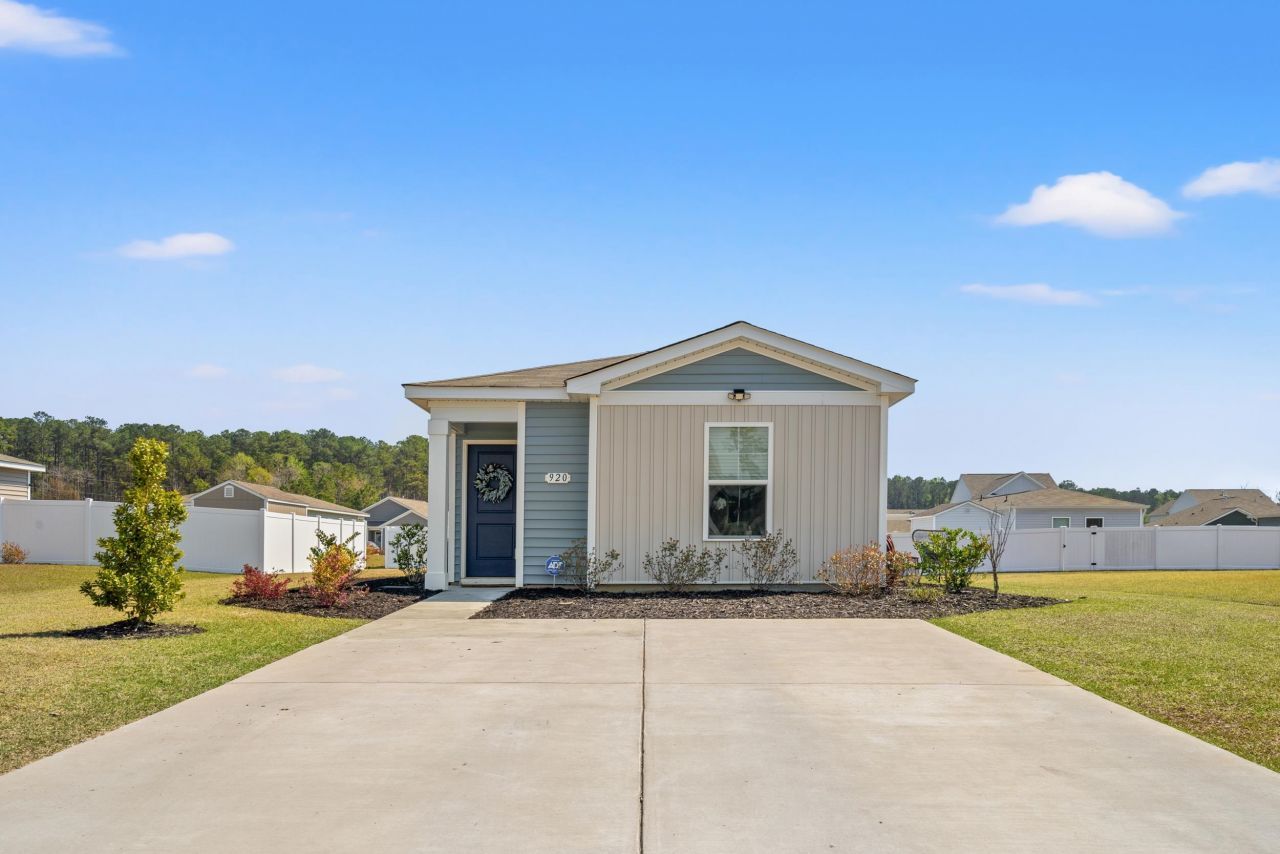 920 Akron St. Photo 31