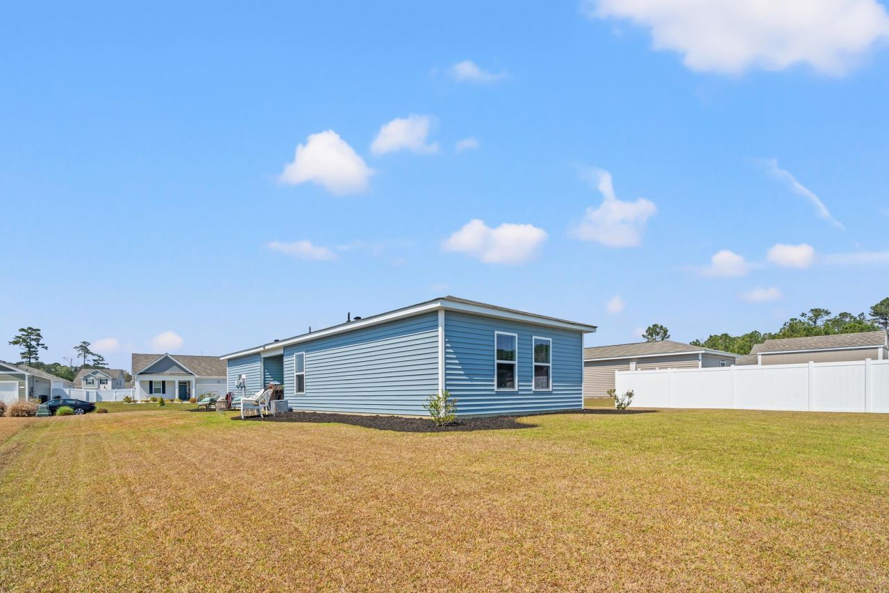 920 Akron St. Photo 32