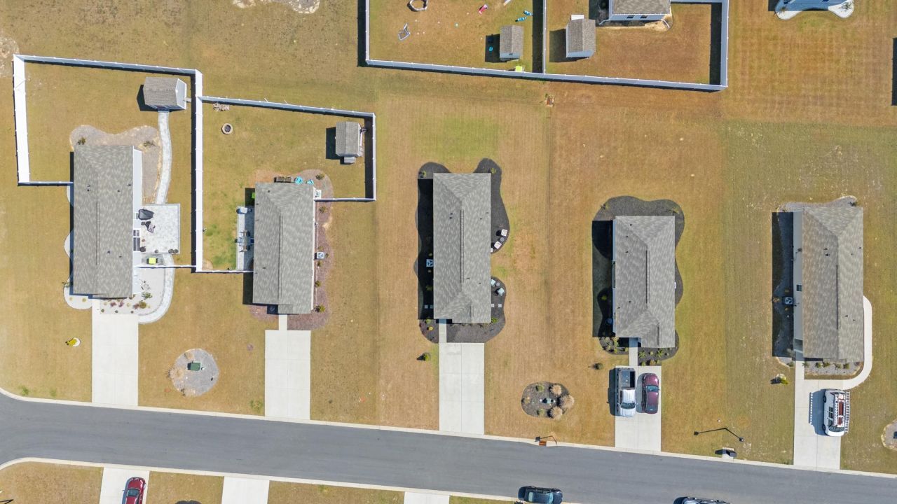 920 Akron St. Photo 38