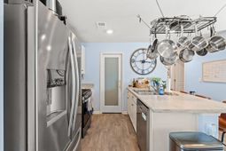 920 Akron St. photo 4