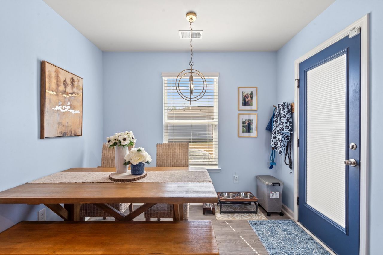 920 Akron St. Photo 9