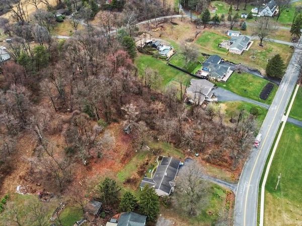 1940 ALCOTT ROAD, YORK, PA 17402