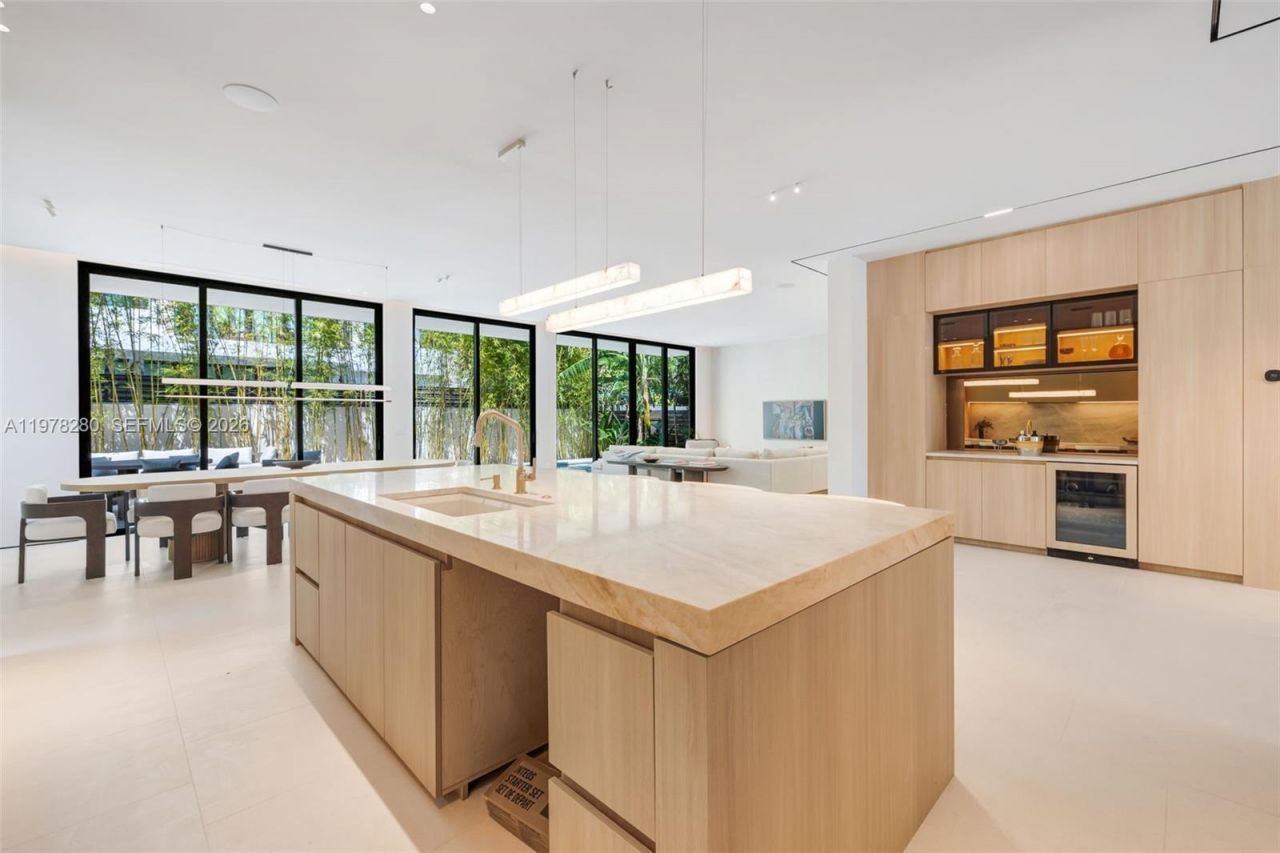 3457 Oak Ave , Miami, FL 33133 Photo