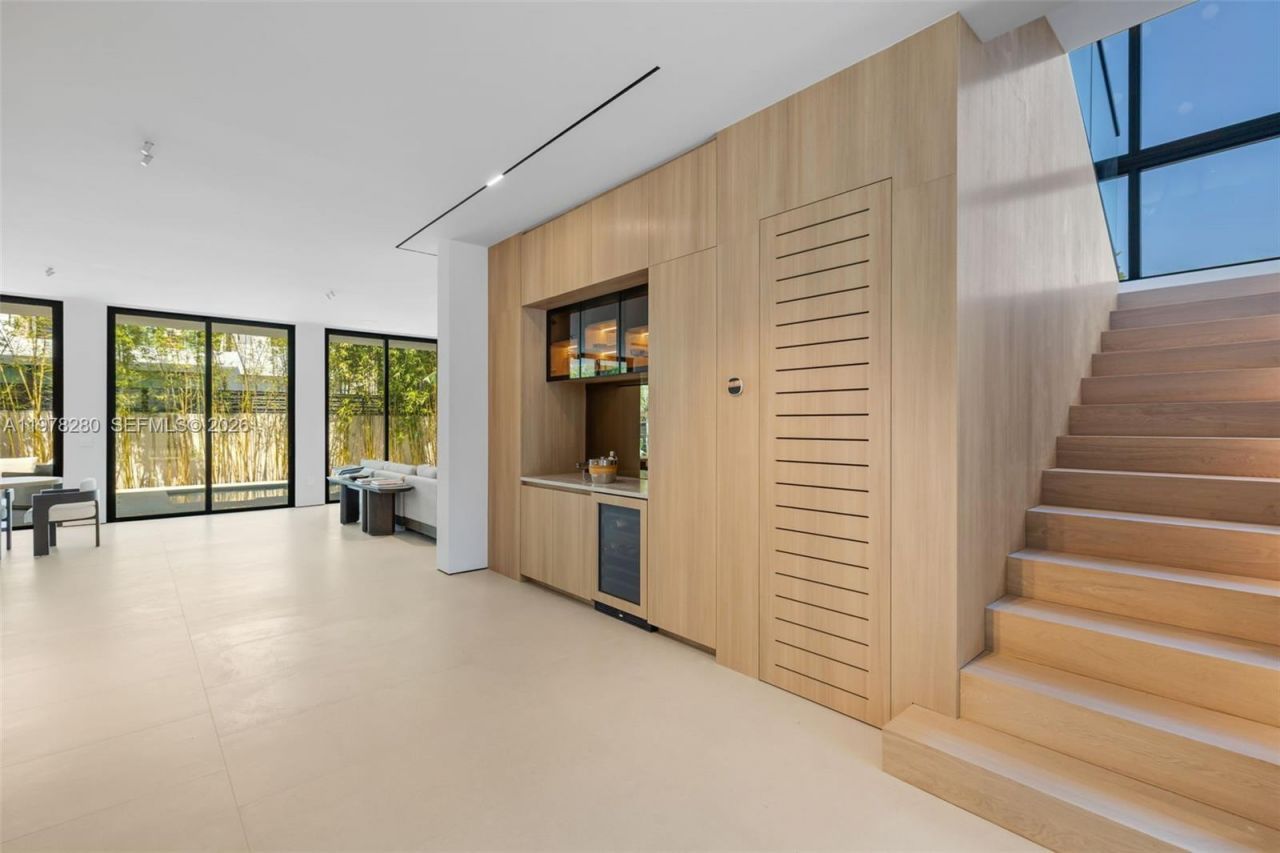 3457 Oak Ave , Miami, FL 33133 Photo