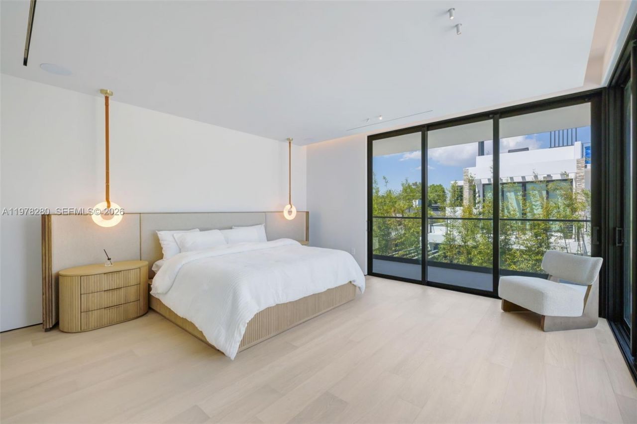 3457 Oak Ave , Miami, FL 33133 Photo