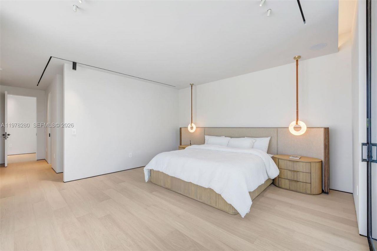 3457 Oak Ave , Miami, FL 33133 Photo