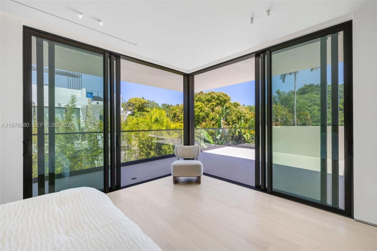 3457 Oak Ave , Miami, FL 33133 Photo