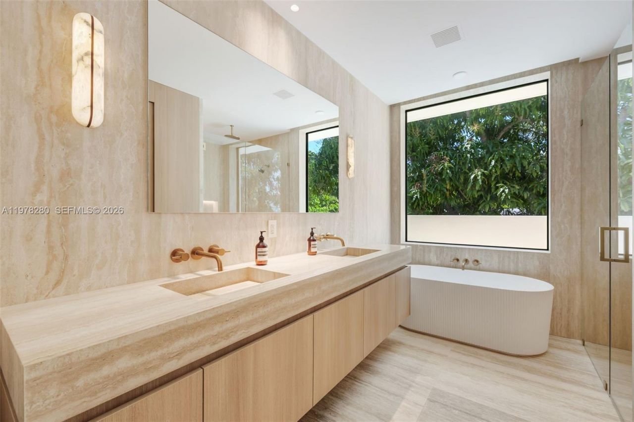 3457 Oak Ave , Miami, FL 33133 Photo