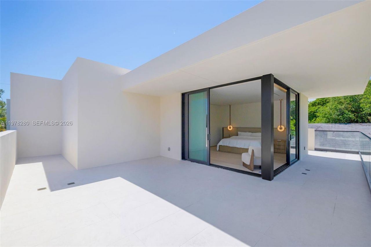 3457 Oak Ave , Miami, FL 33133 Photo