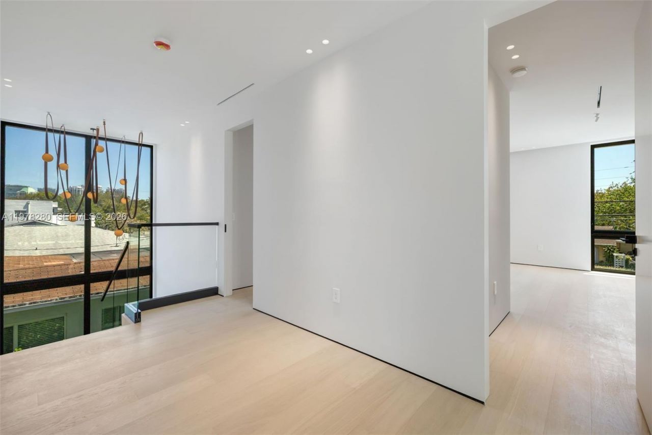 3457 Oak Ave , Miami, FL 33133 Photo