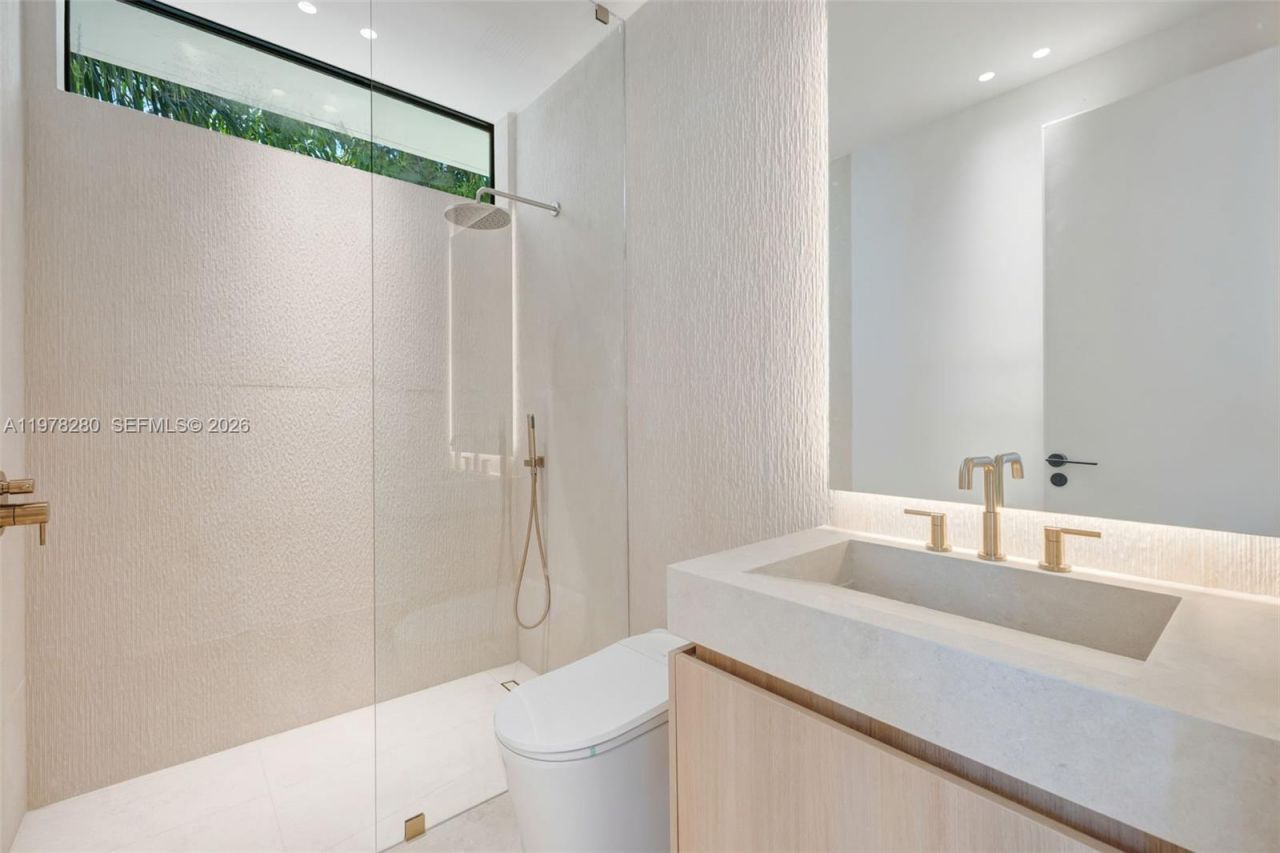 3457 Oak Ave , Miami, FL 33133 Photo