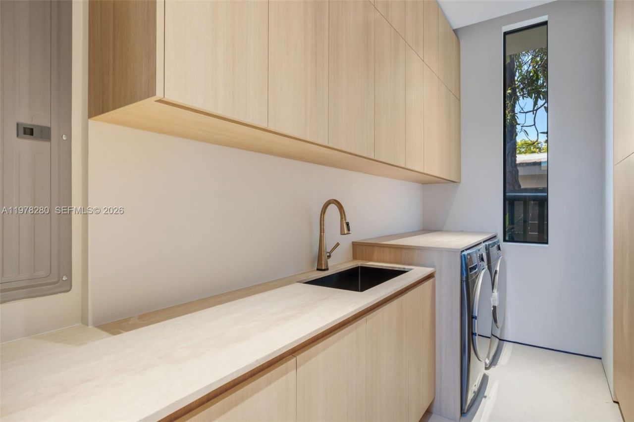 3457 Oak Ave , Miami, FL 33133 Photo