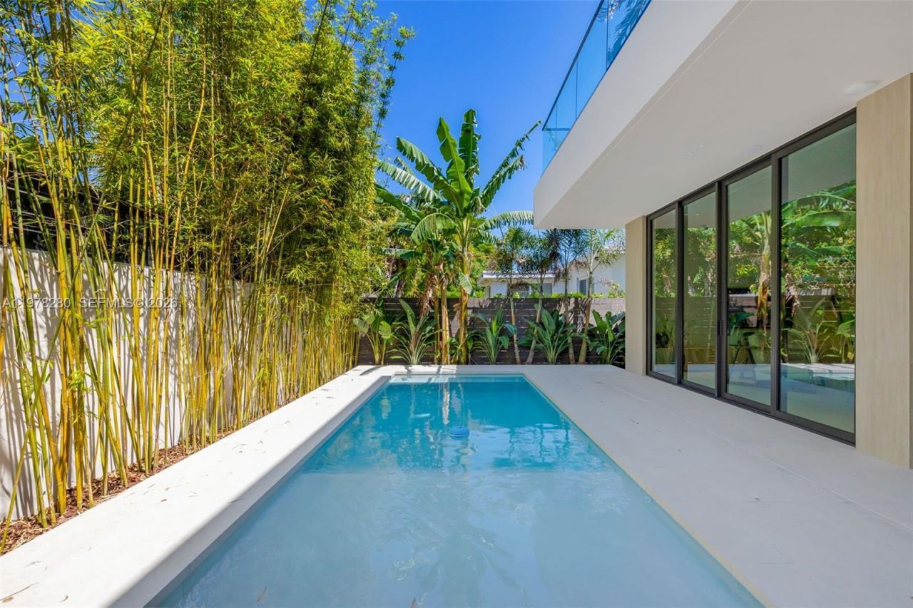 3457 Oak Ave , Miami, FL 33133 Photo