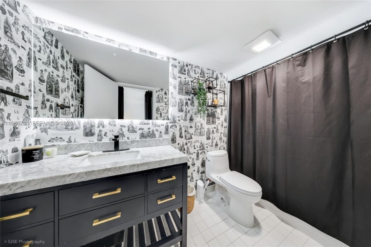 2600 Collins Ave , Unit 307, Miami Beach, FL 33140 Photo