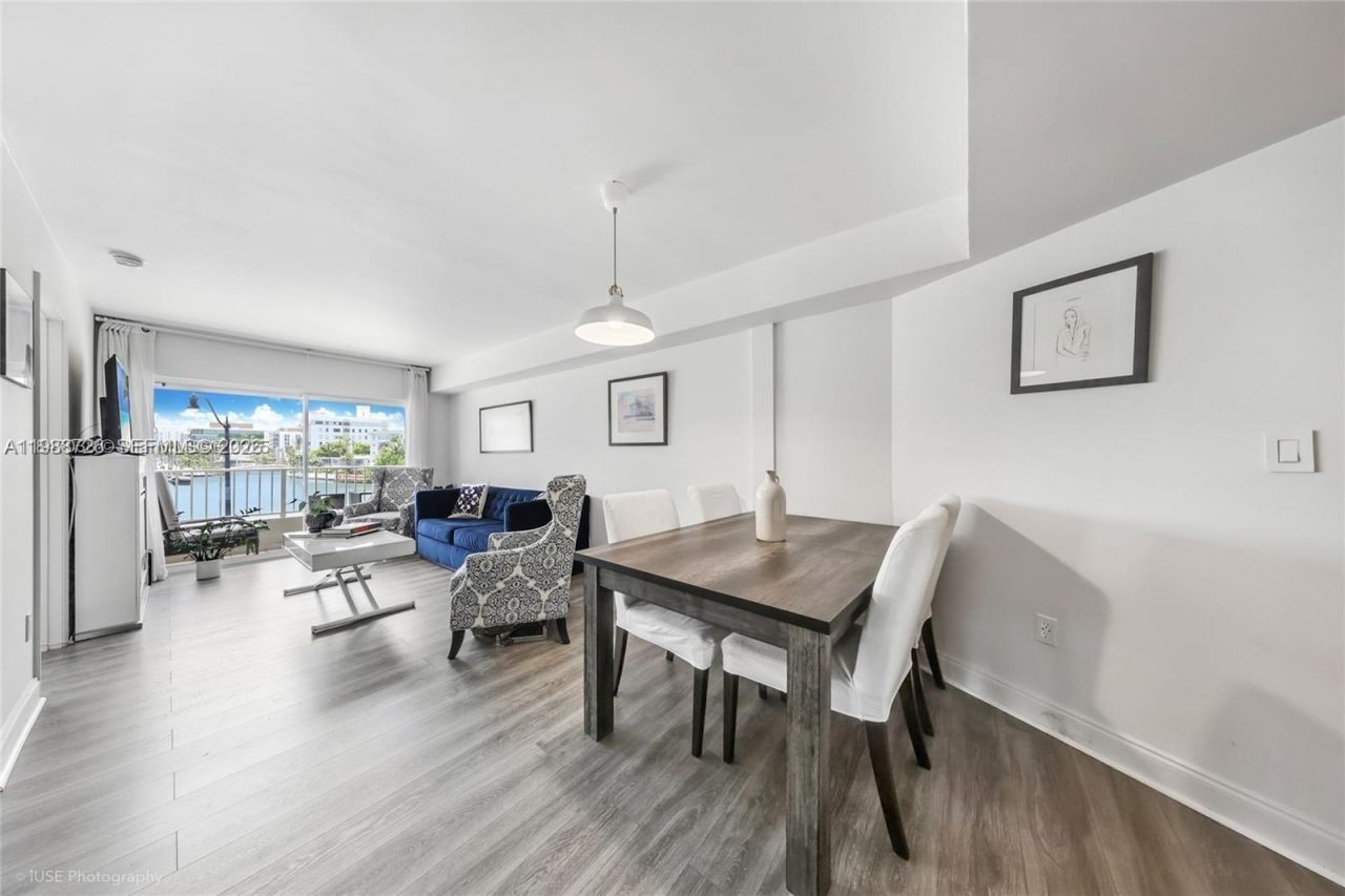 2600 Collins Ave , Unit 307, Miami Beach, FL 33140 Photo