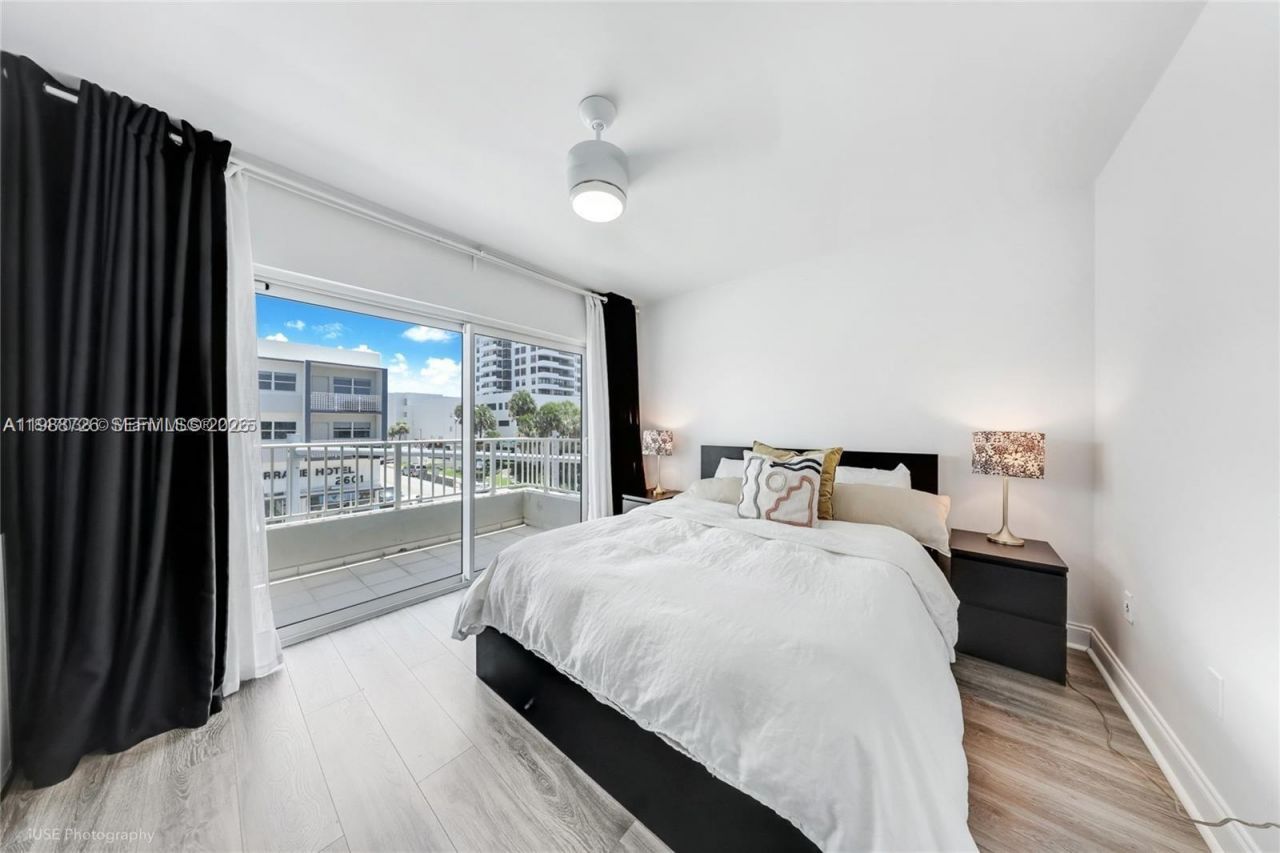 2600 Collins Ave , Unit 307, Miami Beach, FL 33140 Photo