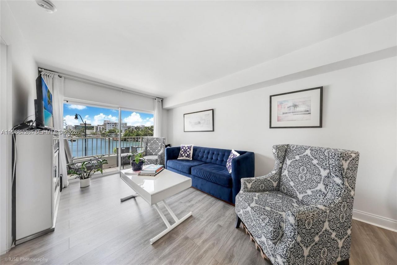 2600 Collins Ave , Unit 307, Miami Beach, FL 33140 Photo