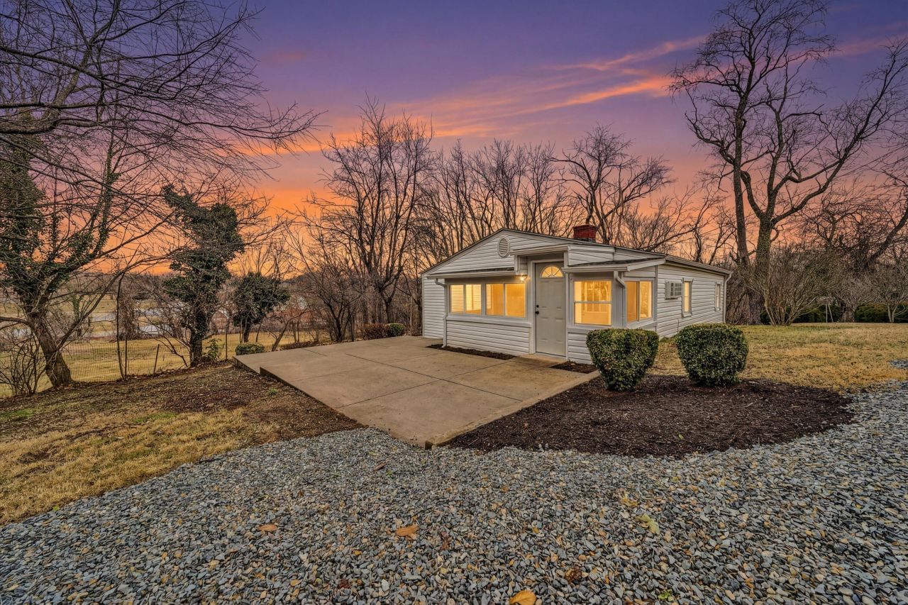 2228 Eastland Ave Se, Roanoke, VA 24013 Main Photo