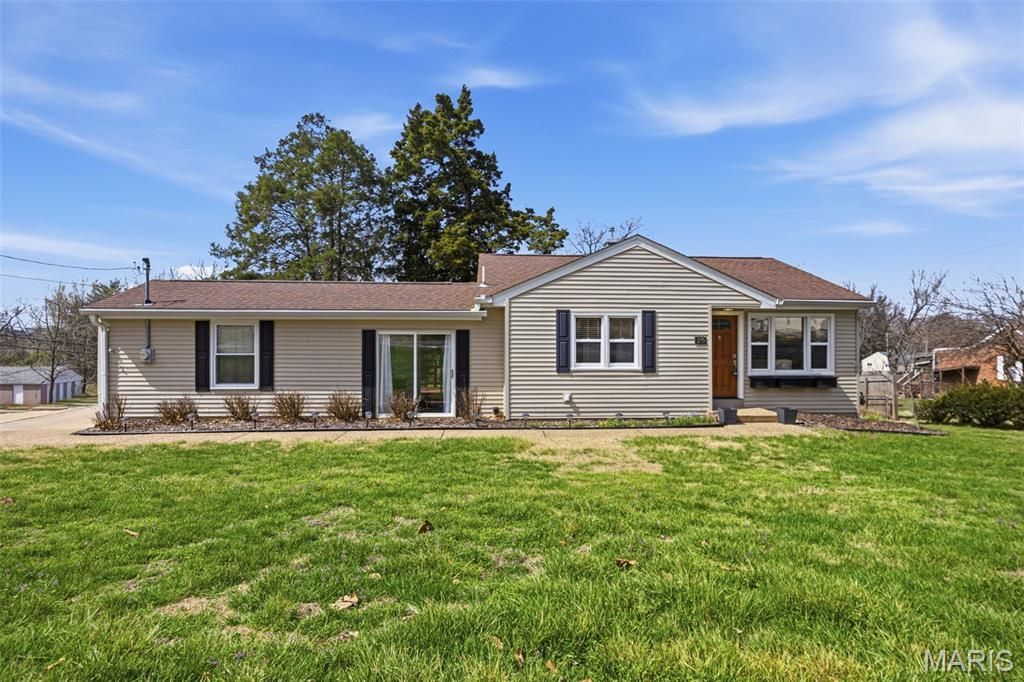 25 Delord Avenue, Maryland Heights, MO 63043 Main Photo