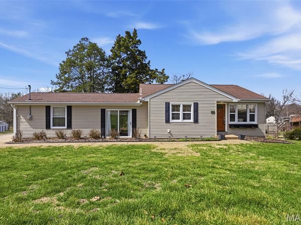 25 Delord Avenue, Maryland Heights, MO 63043