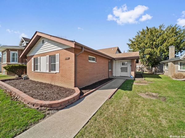 1436 Portsmouth Avenue , Westchester, IL 60154